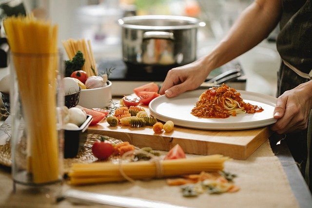 Khởi động ý tưởng kinh doanh nhỏ bằng cách nấu ăn tại nhà.
